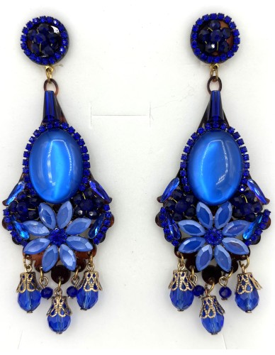 Pendiente forma V con cabuchón