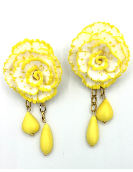 Pendiente Clavel Blanco Filos Amarillos